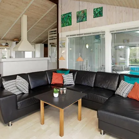Three-bedroom In 3 *