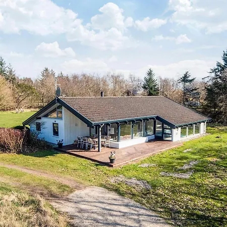 Three-bedroom In 3 Holiday home Bindslev