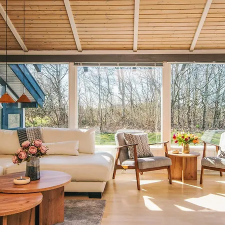 Three-bedroom In 3 Holiday home