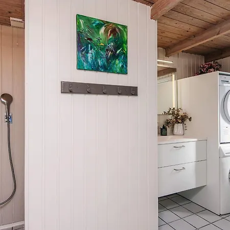 Three-bedroom In 3 *