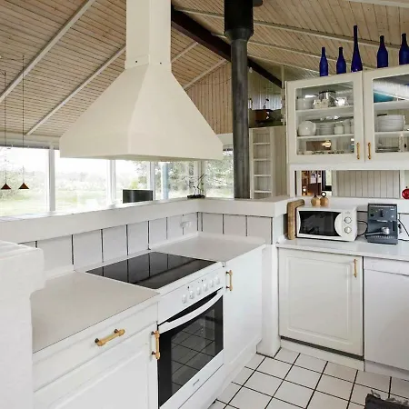 Vakantiehuis Three-bedroom In 3 *